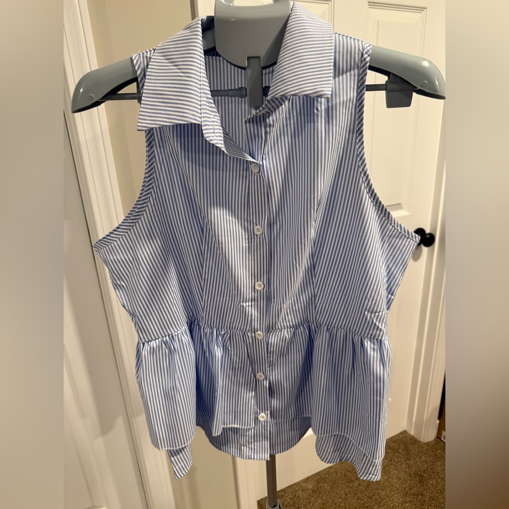 ⭐️ Blue and White Striped Sleeveless Blouse